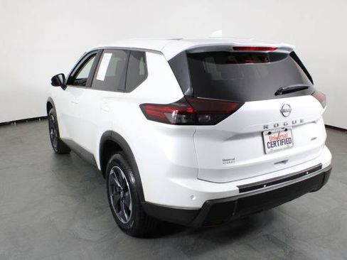 Certified 2025 Nissan Rogue SV AWD/4WD image 16