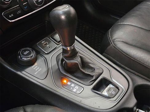 Used 2019 Jeep Cherokee High Altitude image 34