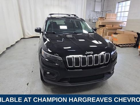 Used 2019 Jeep Cherokee Latitude Plus w/ Cold Weather Group AWD/4WD image 3