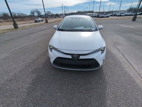 Used 2025 Toyota Corolla LE image 9