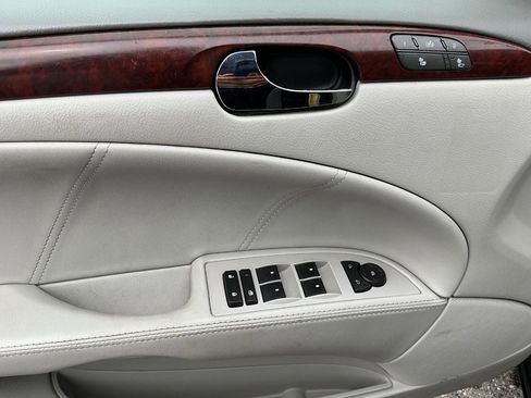 Used 2009 Buick Lucerne CXL FWD image 15