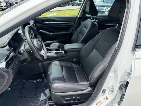 Certified 2025 Nissan Altima 2.5 SR w/ SR Premium Package FWD image 10