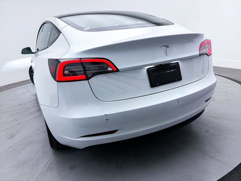 Used 2023 Tesla Model 3 Standard Range image 8