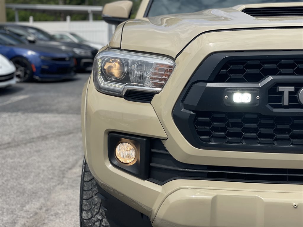 Used 2017 Toyota Tacoma TRD Sport w/ Tow Package RWD image 30