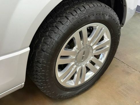 Used 2012 Lincoln Navigator L 4WD image 29