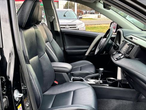 Used 2016 Toyota RAV4 Limited image 8
