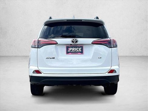 Used 2018 Toyota RAV4 LE FWD image 4