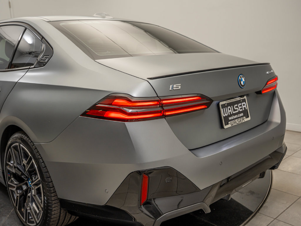 Used 2024 BMW i5 eDrive40i w/ M Sport Package RWD image 18