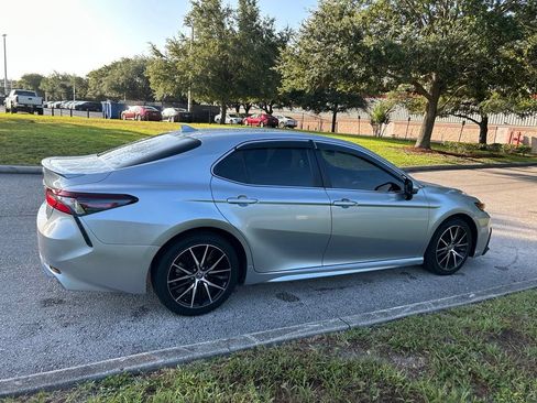 Used 2021 Toyota Camry SE FWD image 6
