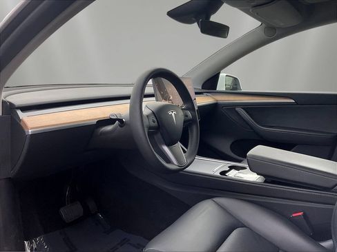 Used 2024 Tesla Model Y Long Range AWD/4WD image 17