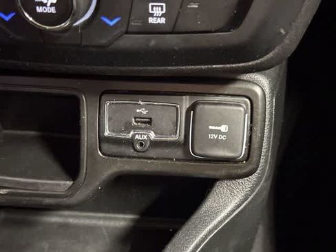 Used 2019 Jeep Renegade Latitude FWD image 25