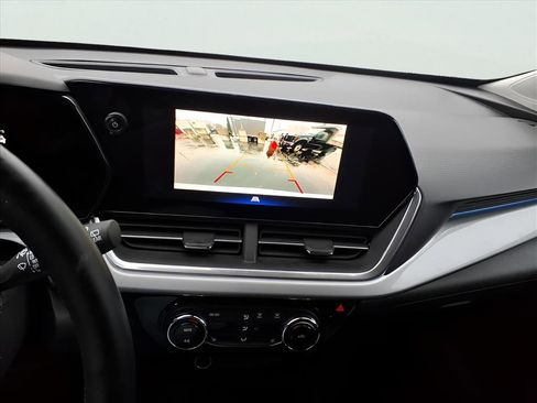 Certified 2024 Chevrolet Trax LT w/ Driver Confidence Package image 18