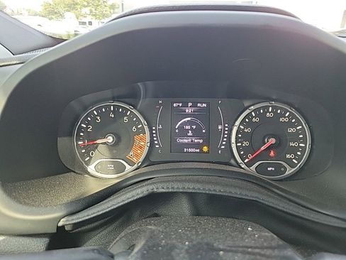 Used 2019 Jeep Renegade Latitude w/ Popular Equipment Group image 17