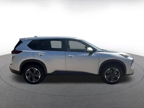 Used 2025 Nissan Rogue SV FWD image 16