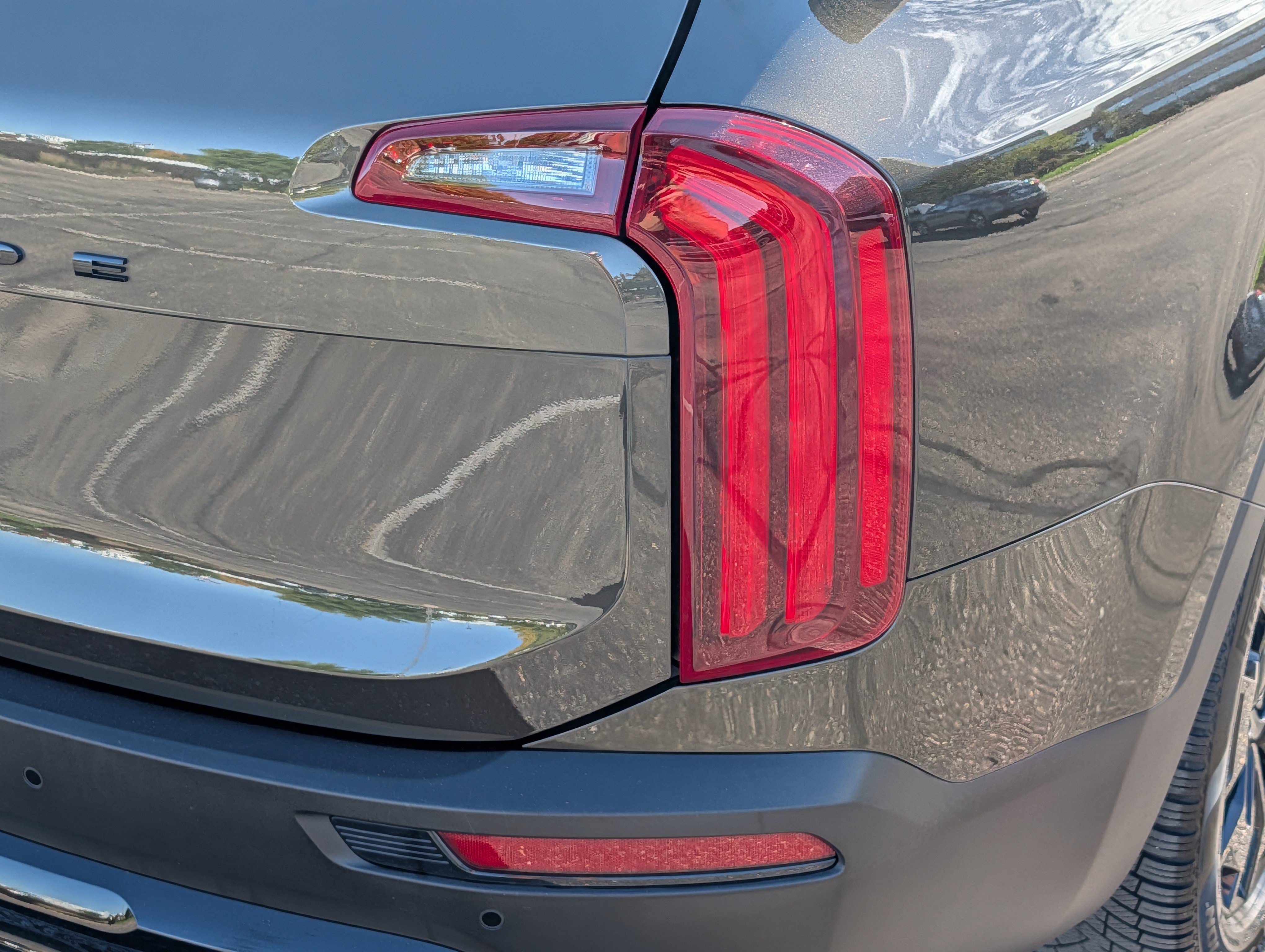 Certified 2022 Kia Telluride SX w/ Nightfall Edition Package AWD/4WD image 17