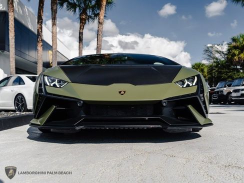 Used 2023 Lamborghini Huracan Tecnica image 10