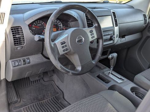 Used 2019 Nissan Frontier SV image 9