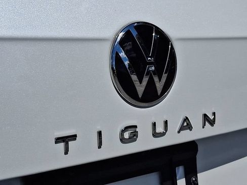 Used 2023 Volkswagen Tiguan SE R-Line AWD/4WD image 31