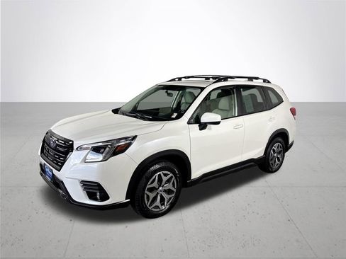 Used 2023 Subaru Forester Premium image 2