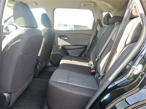 Used 2023 Nissan Rogue SV image 11