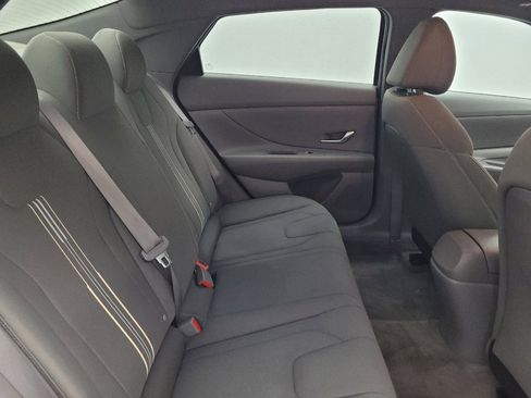 Used 2023 Hyundai Elantra SEL w/ Preferred Accessory Package FWD image 19