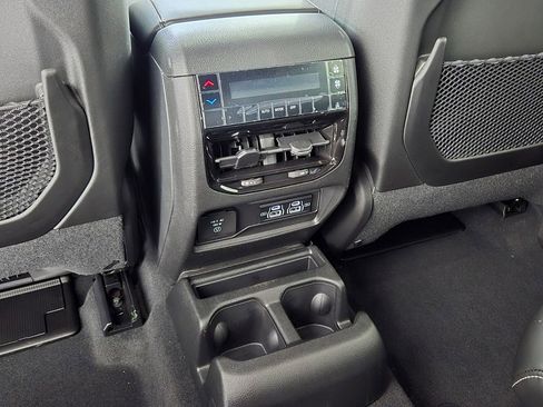 New 2025 Jeep Grand Cherokee L Laredo image 10