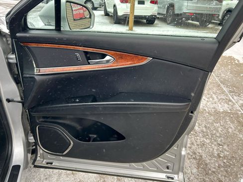 Used 2016 Lincoln MKX Select image 16