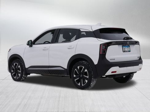 Certified 2025 Nissan Kicks SV w/ Illumination Package image 5