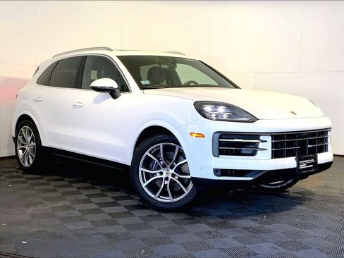 Certified 2026 Porsche Cayenne AWD/4WD image 9