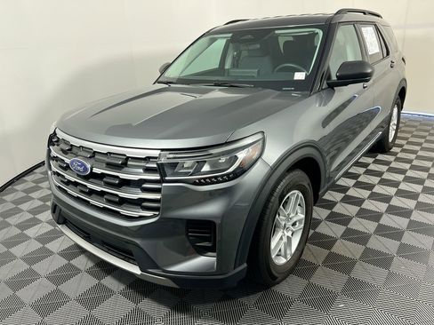 Used 2025 Ford Explorer Active image 7