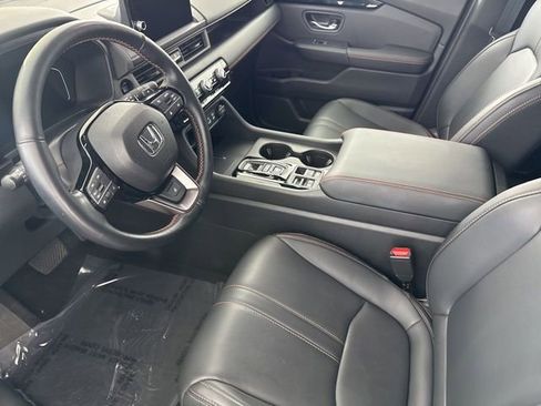 Used 2025 Honda Pilot TrailSport image 28