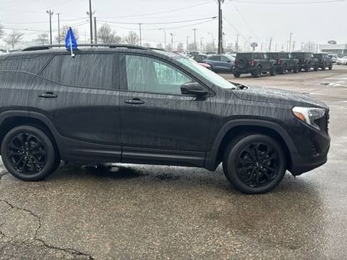 Used 2019 GMC Terrain SLE w/ Driver Convenience Package image 3