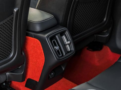 Used 2021 Volvo XC40 T4 R-Design image 40