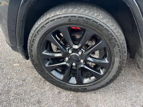Used 2017 Jeep Grand Cherokee Altitude AWD/4WD image 27