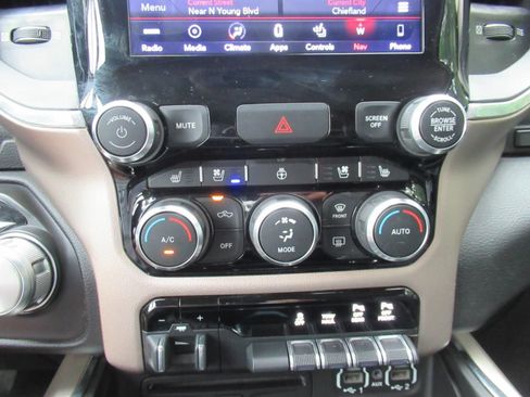 Used 2019 RAM 1500 Laramie AWD/4WD image 29