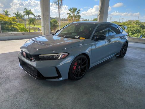 Used 2025 Honda Civic Type R image 9
