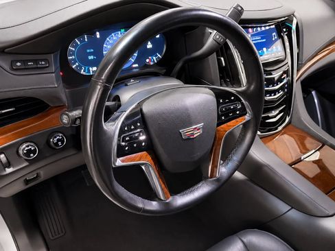Used 2019 Cadillac Escalade ESV Premium Luxury AWD/4WD image 11