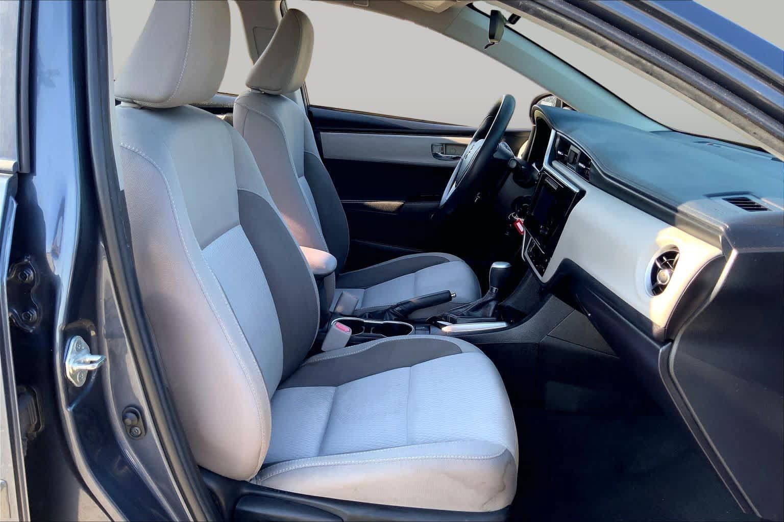 Used 2018 Toyota Corolla LE FWD image 9