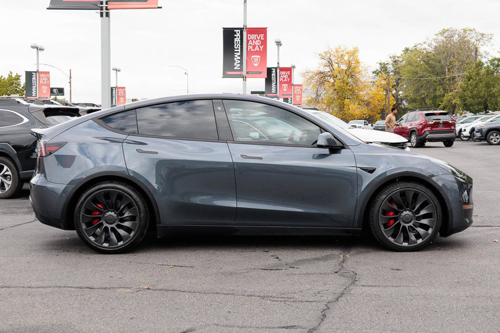 Used 2022 Tesla Model Y Performance AWD/4WD image 33