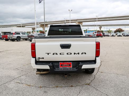 Certified 2024 Toyota Tacoma SR5 AWD/4WD image 8