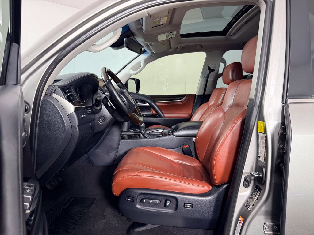 Used 2019 Lexus LX 570 4WD w/ Luxury Package image 19