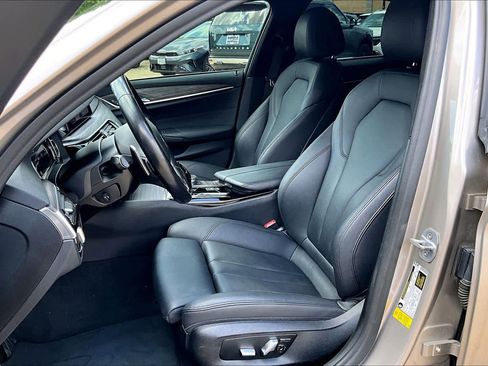 Used 2019 BMW 530i w/ Convenience Package image 8