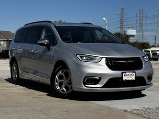 Used 2023 Chrysler Pacifica Limited video 2