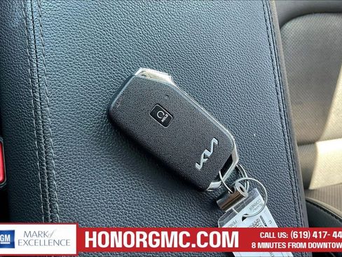 Used 2025 Kia Sportage EX w/ Premium Package FWD image 32