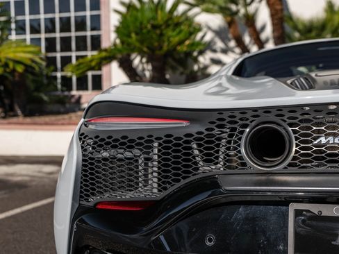 Used 2023 McLaren Artura image 31