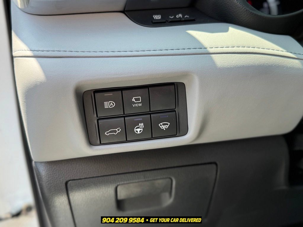 Used 2021 Toyota Highlander Limited FWD image 19