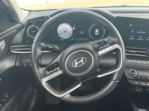 Used 2025 Hyundai Elantra Limited FWD image 23