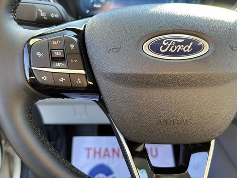 Certified 2025 Ford Escape Platinum w/ Class II Trailer Tow Package image 17