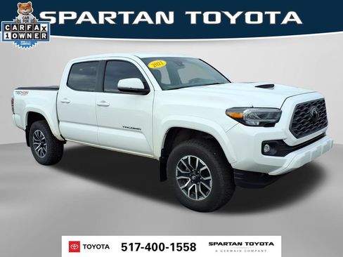 Used 2021 Toyota Tacoma TRD Sport w/ Technology Package AWD/4WD image 4