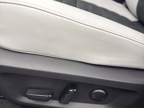 New 2025 Mitsubishi Outlander SE image 14